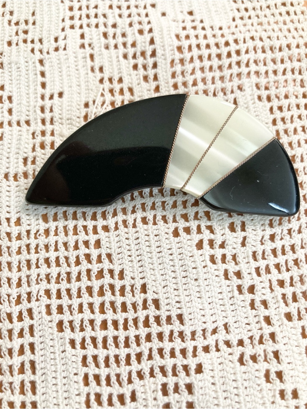 Black and Cream Curved brooch